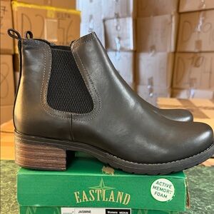 Eastland Black Leather Chukka Boots